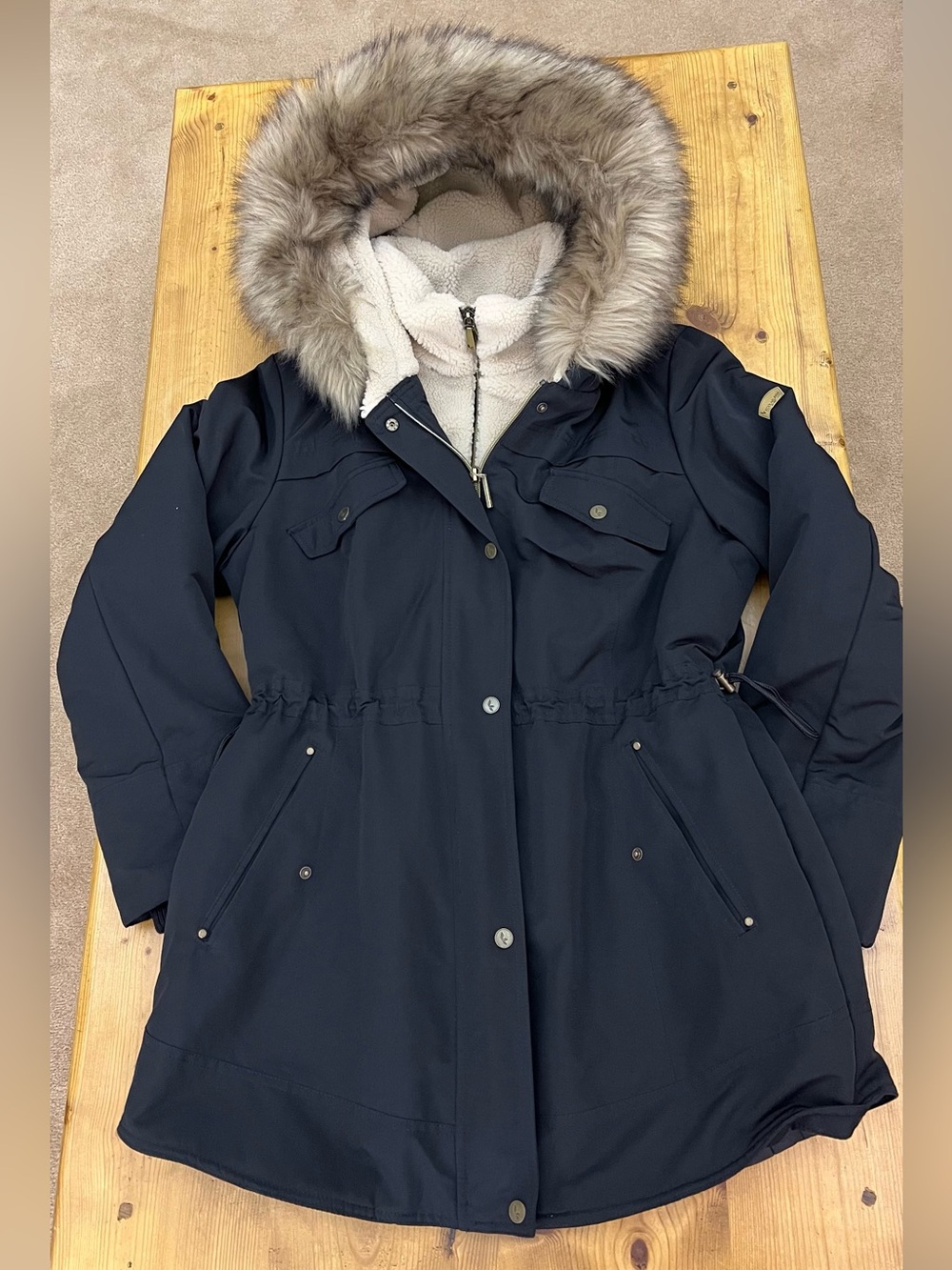 KOOLABURRA BY UGG - Black Jacket
Faux Fur Hood - Size Medium